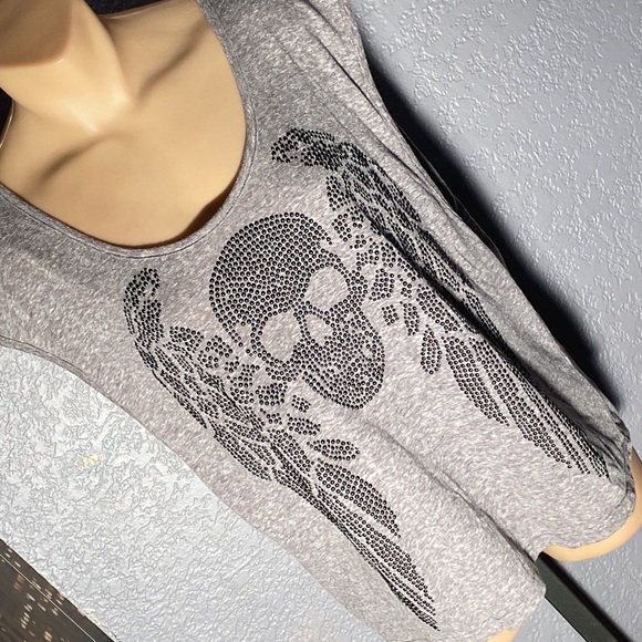 Hot Topic Tops - HOT TOPIC - tank: grey vest w large gunmetal studded skull head w wings - L